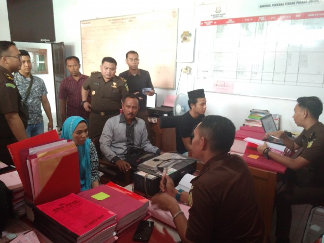 Dua pelaku pembunuhan Azroi alias Jai Bin Zaini, warga Desa Danau Embat, Kecamatan Maro Sebo Ilir, Kabupaten Batanghari, segera menuju meja hijau.